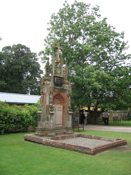 GRAVE OF 4TH EARL & WIFE
