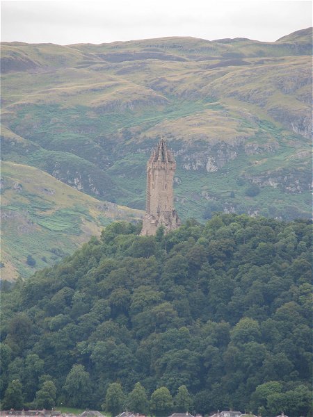 WALLACE MONUMENT IN DISTANCE