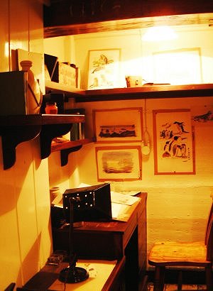 SCIENCE OFFICER'S QUARTERS