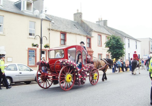 HORSE & CARRIAGE