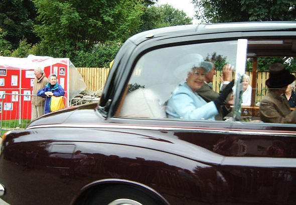 A WAVE FROM THE QUEEN