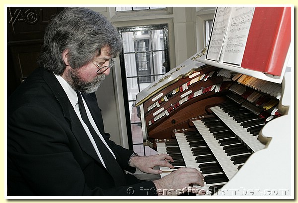 ERIC ROBERTSON AT THE MIGHTY WHURLITZER